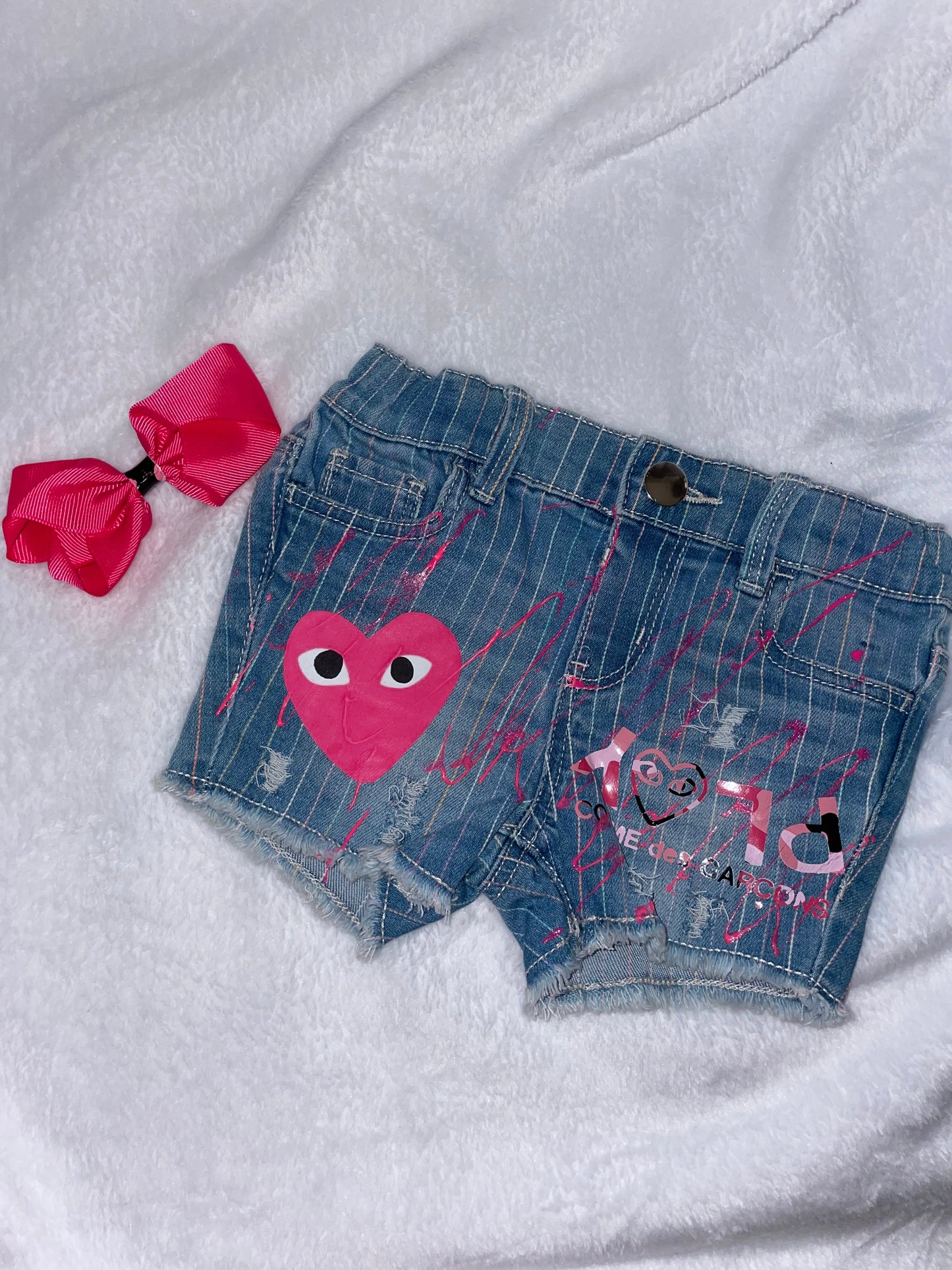 18M heart shorts and bow clip